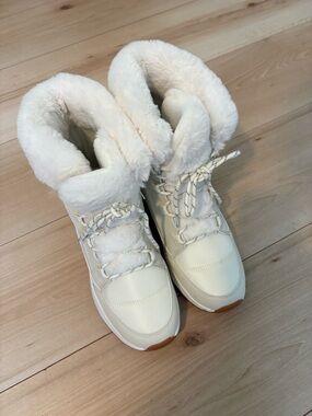 Coo Joy Women's Cream Faux-Fur Lined Winter Boots